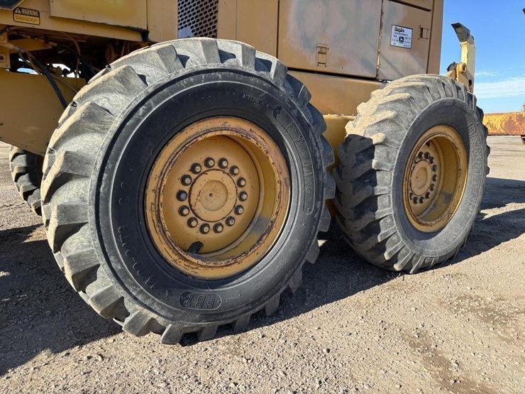 1991-deere-670b-image-27