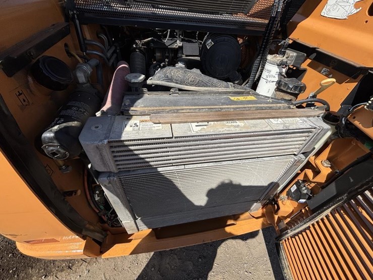 2015-case-tr320-image-36
