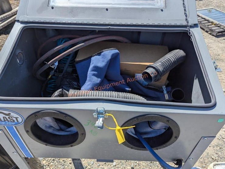 skatblast-sandblast-cabinet-image-4