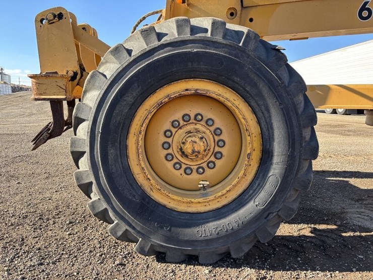 1991-deere-670b-image-22