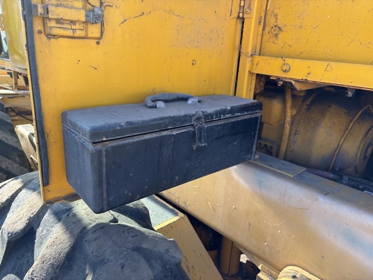 1991-deere-670b-image-56