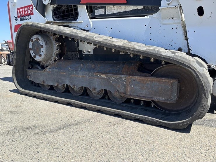 2017-bobcat-t740-image-17