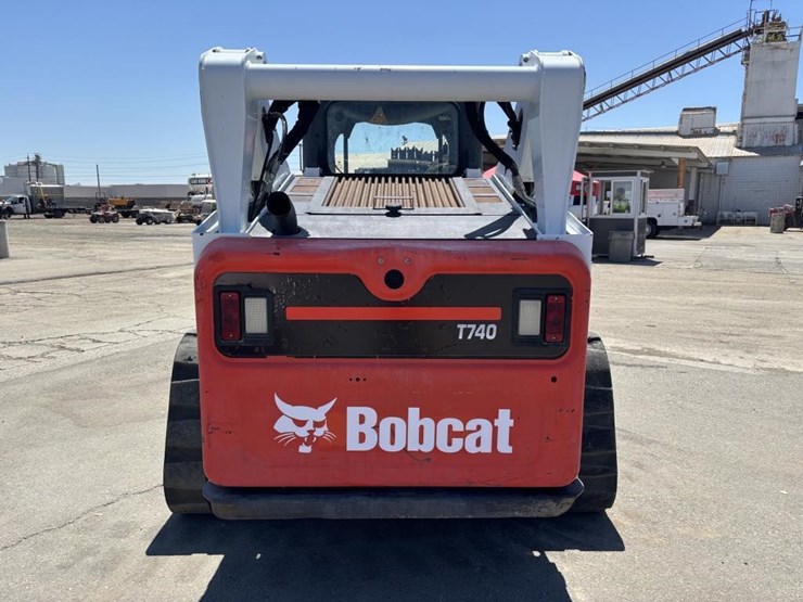2017-bobcat-t740-image-8