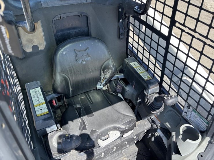 2017-bobcat-t740-image-19