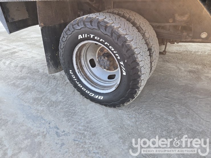 2022-ford-f350-xl-image-18