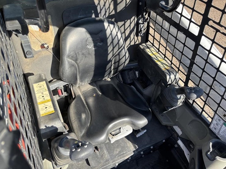 2019-bobcat-t740-image-19