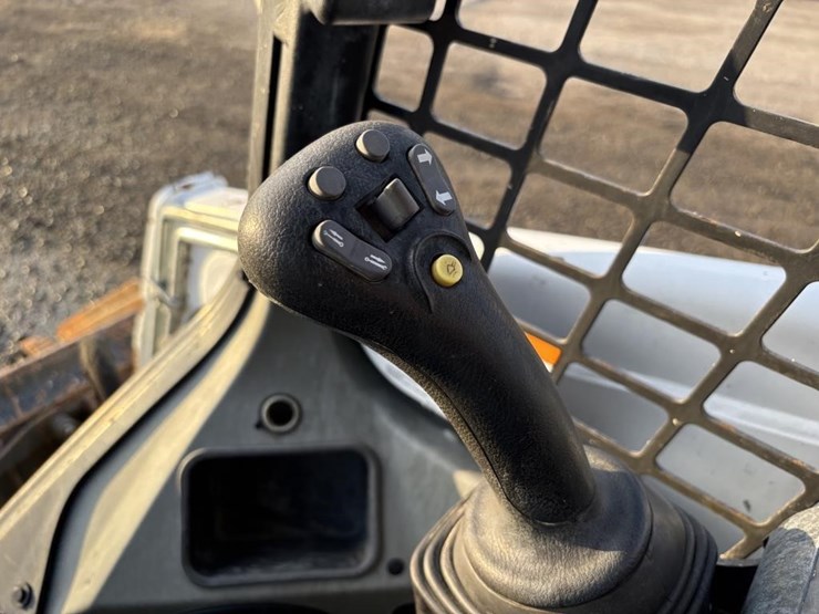 2018-bobcat-t450-image-23