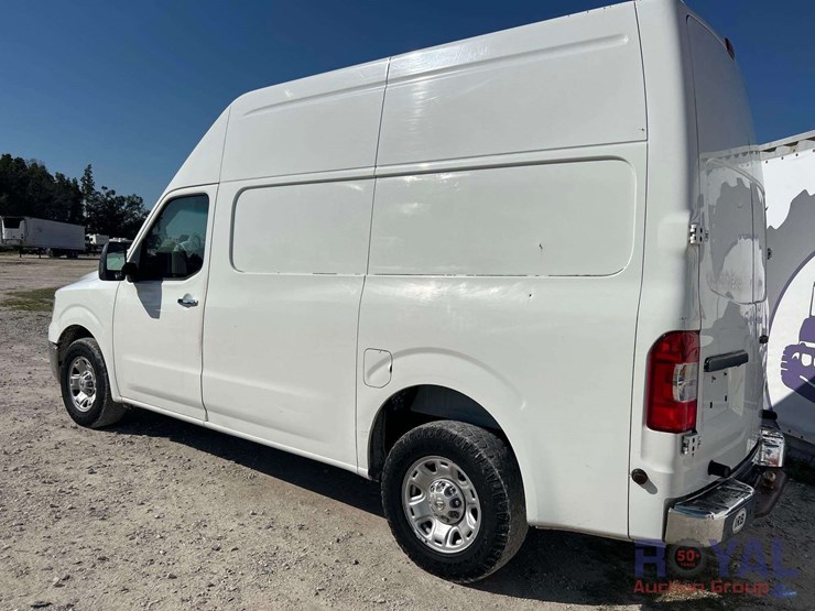2012-nissan-nv2500hd-image-4