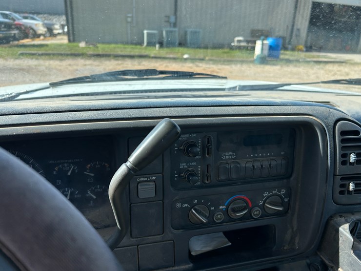 2005-chevrolet-1500-image-45