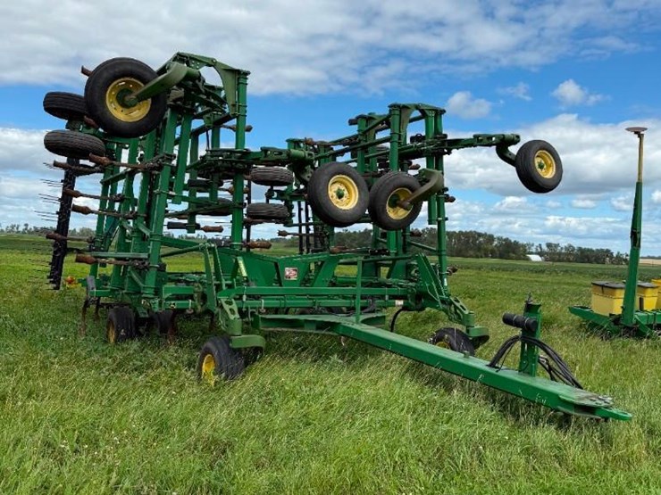 2010-john-deere-2410-image-1