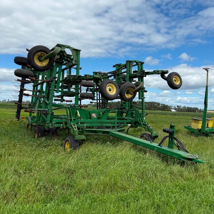 2010 JOHN DEERE 2410