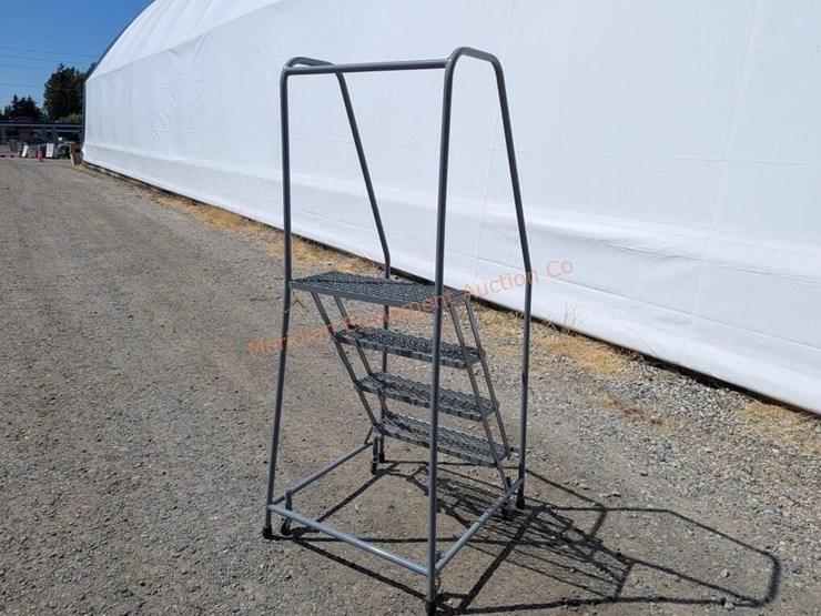 u-line-59-degree-angle-4-step-rolling-ladder-image-3
