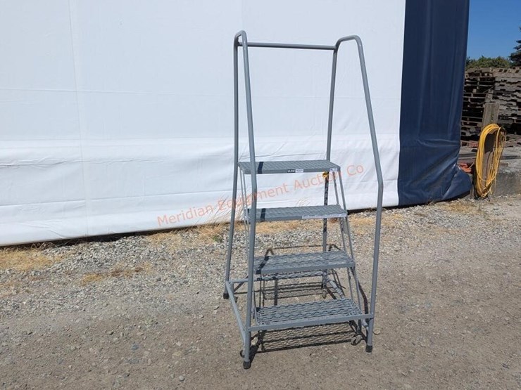 u-line-59-degree-angle-4-step-rolling-ladder-image-5