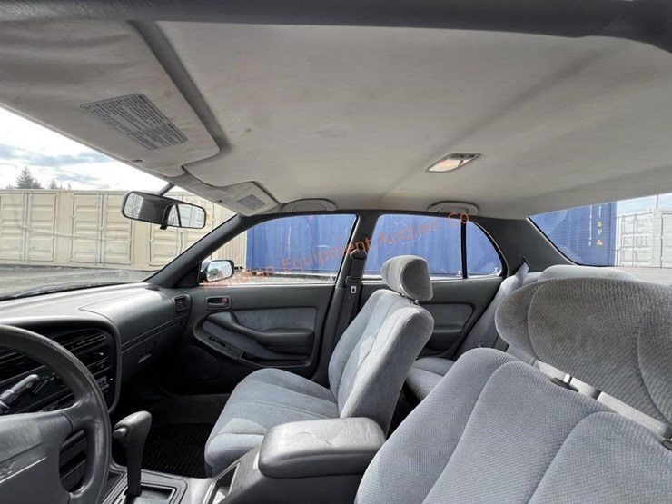 1995-toyota-camry-le-sedan-image-26