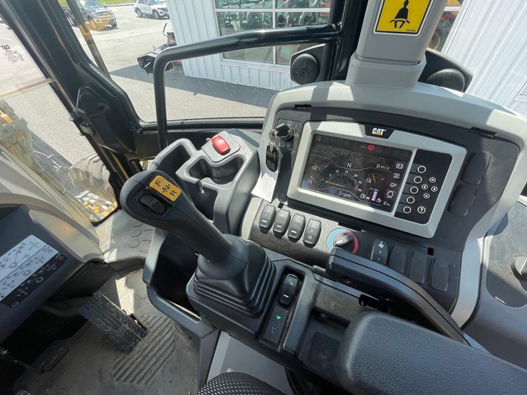 2019-caterpillar-440-image-25