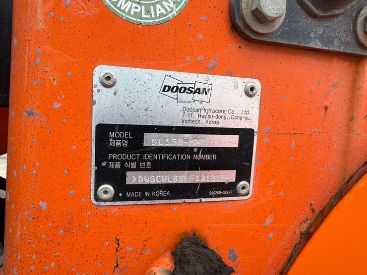 2016-doosan-dl250-image-30