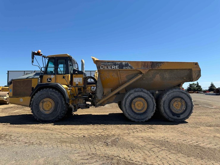 2014-deere-370e-image-1