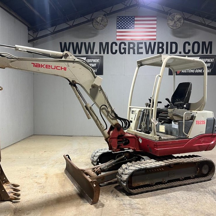 TAKEUCHI TB235