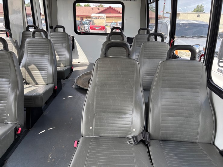 2013-ford-e450-image-8