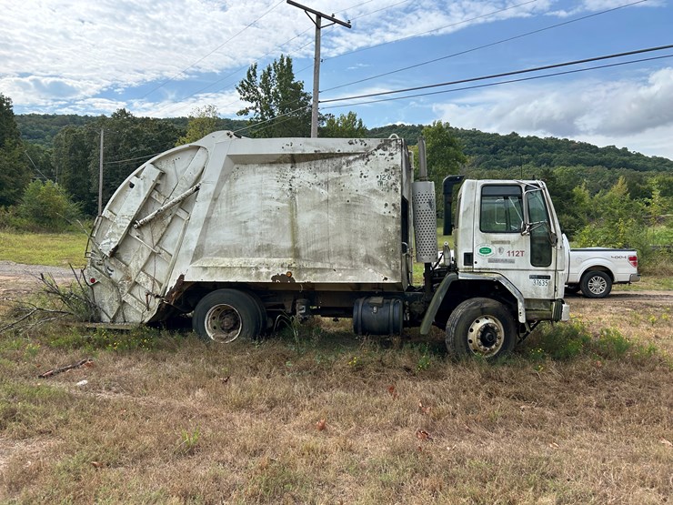 1993-ford-cf8000-image-3
