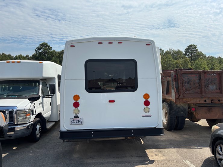 2013-ford-e450-image-4