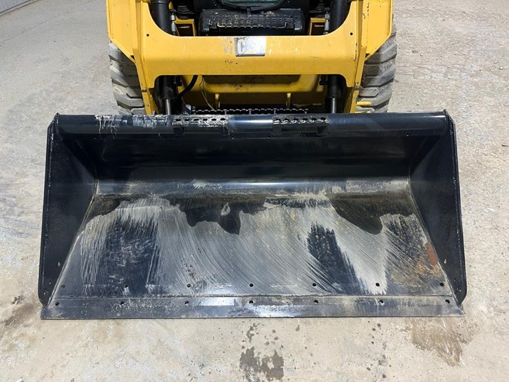2017-caterpillar-226d-image-9