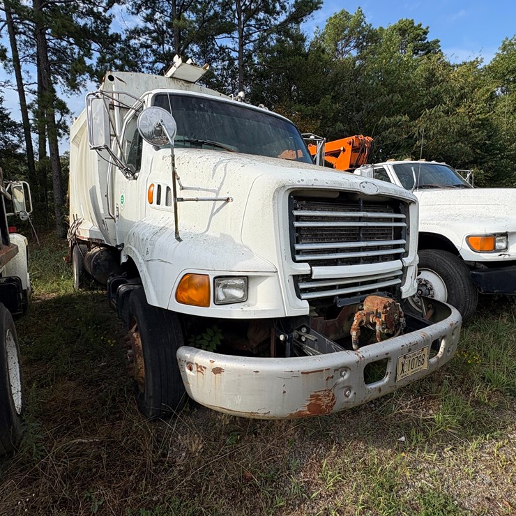 1998 FORD L8513
