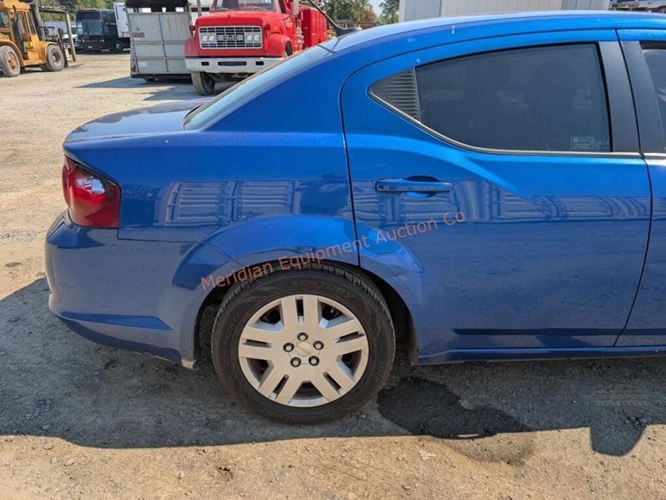 2014-dodge-avenger-sedan-image-17