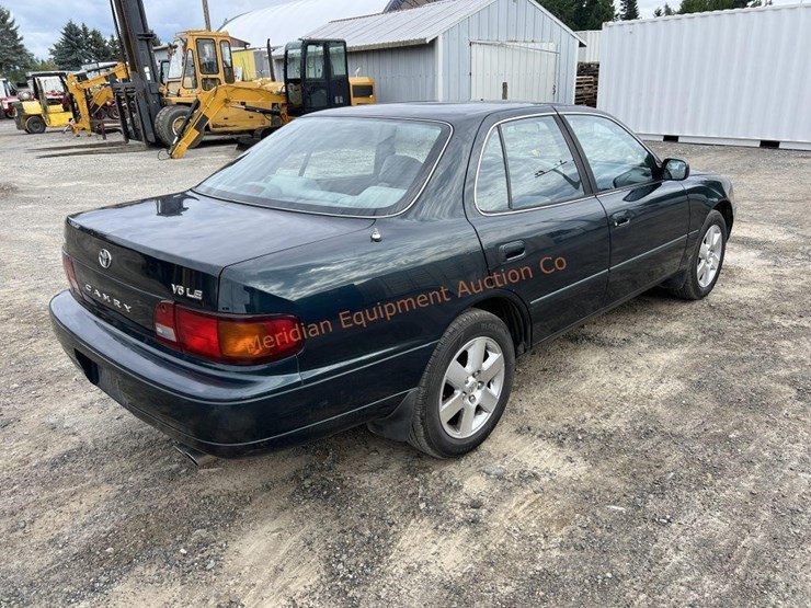 1995-toyota-camry-le-sedan-image-5