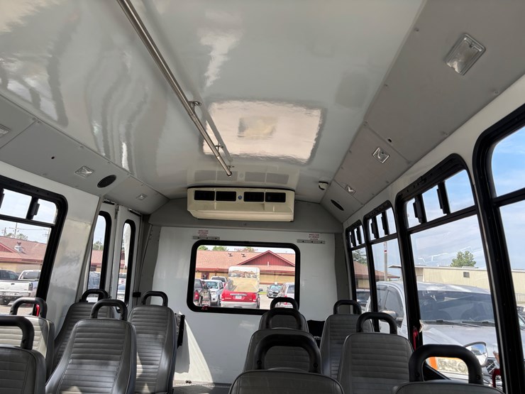 2013-ford-e450-image-10