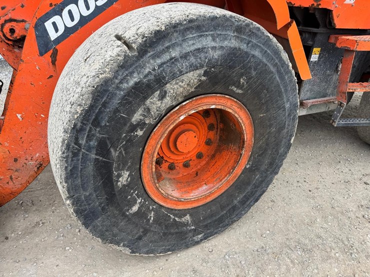 2016-doosan-dl250-image-12