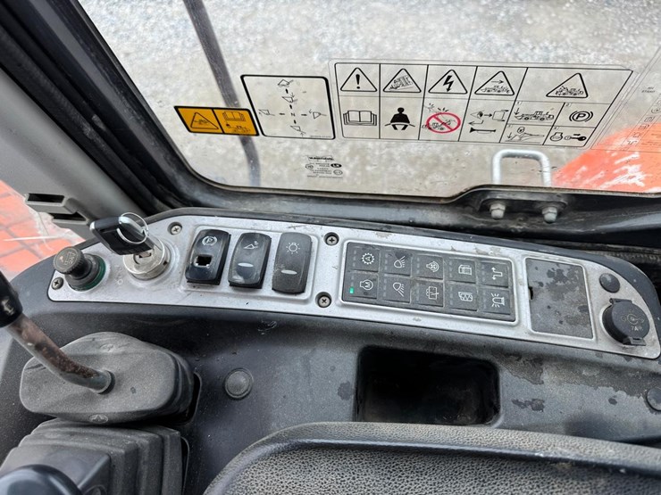 2016-doosan-dl250-image-28