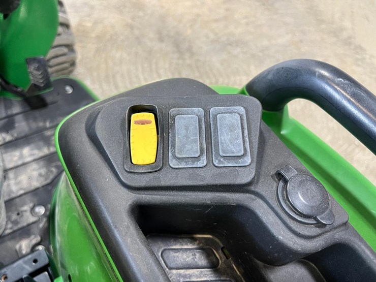 2019-john-deere-3025e-image-32