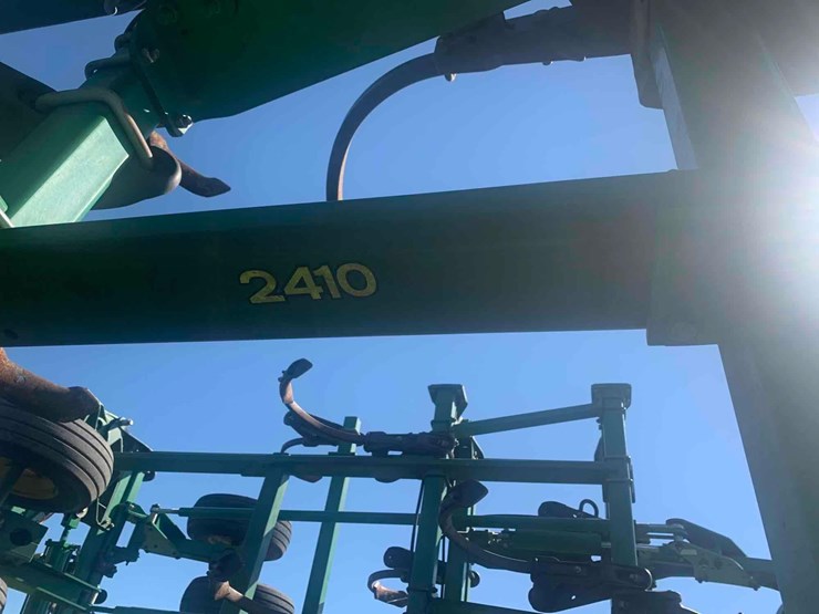 2010-john-deere-2410-image-16