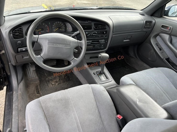 1995-toyota-camry-le-sedan-image-23