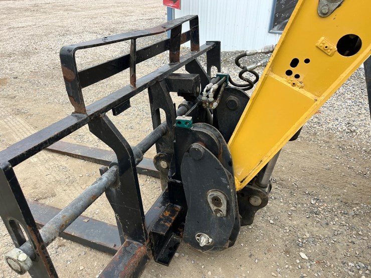 caterpillar-tl943-image-10