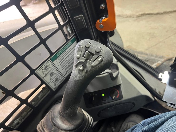2018-bobcat-s740-image-27