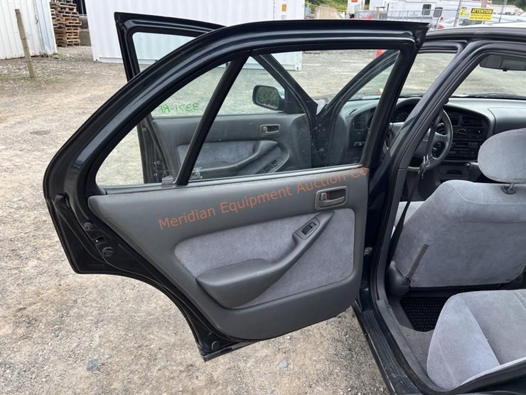1995-toyota-camry-le-sedan-image-21