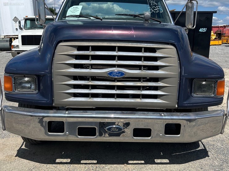 1996-ford-f800-image-2