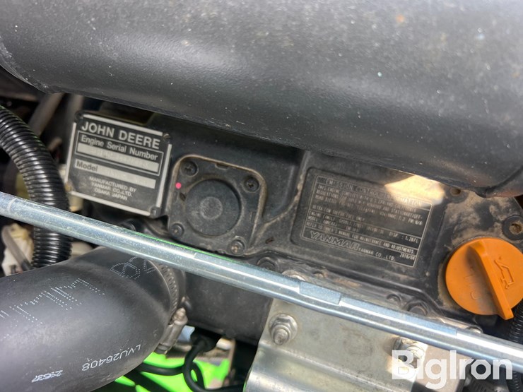 2016-john-deere-1025r-image-18