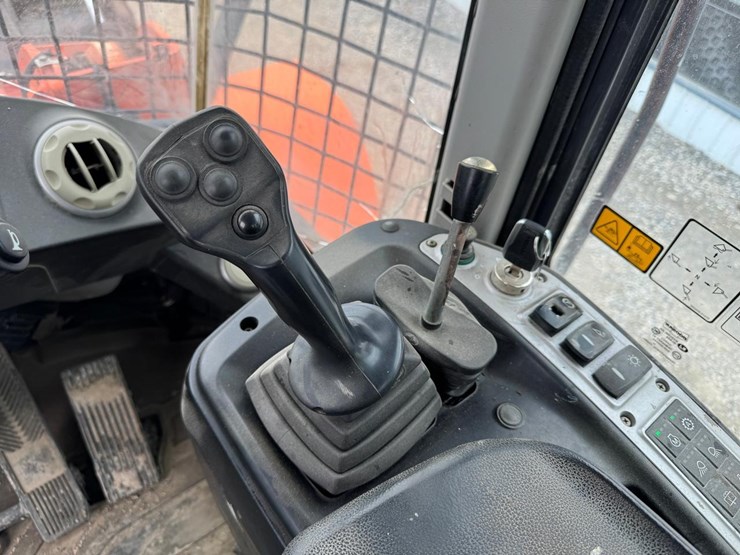 2016-doosan-dl250-image-27