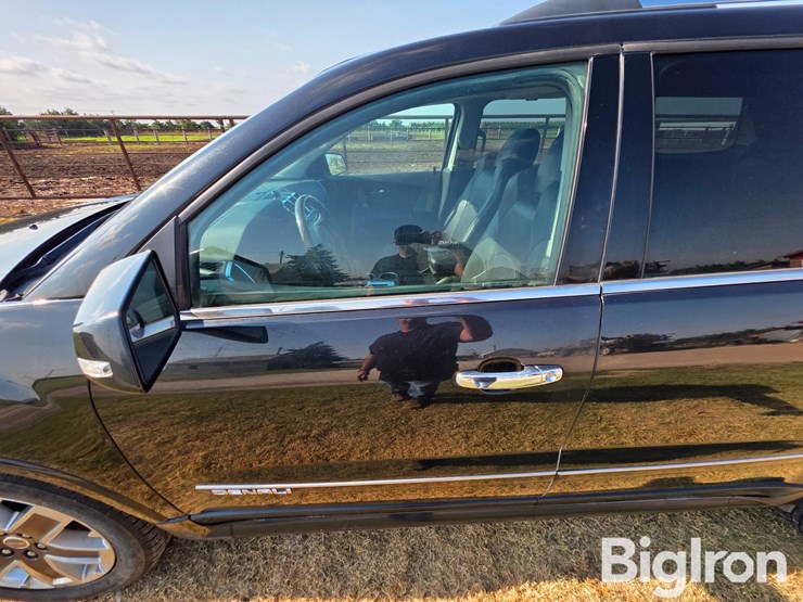 2012-gmc-acadia-denali-image-9