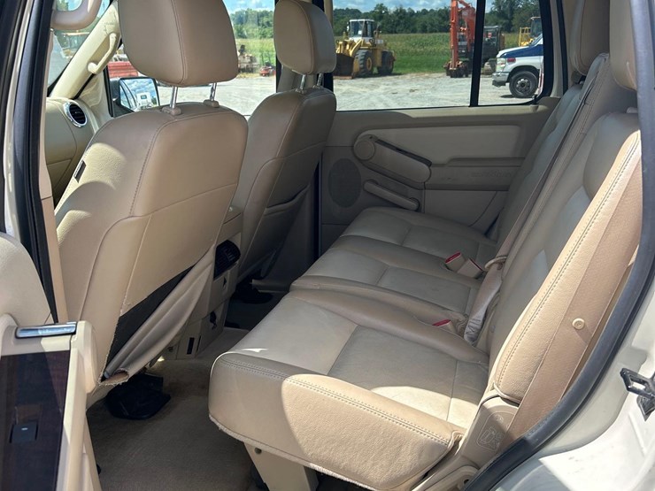 2006-ford-explorer-image-13