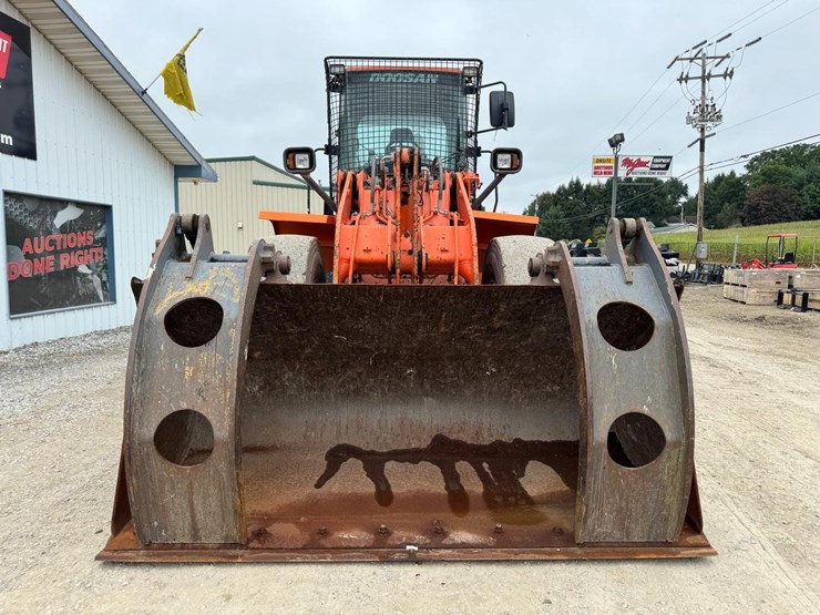 2016-doosan-dl250-image-8