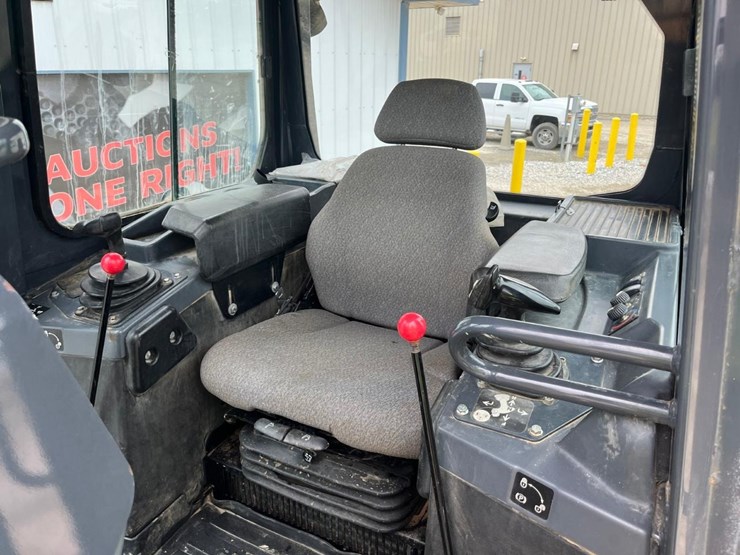 2015-deere-650k-image-22