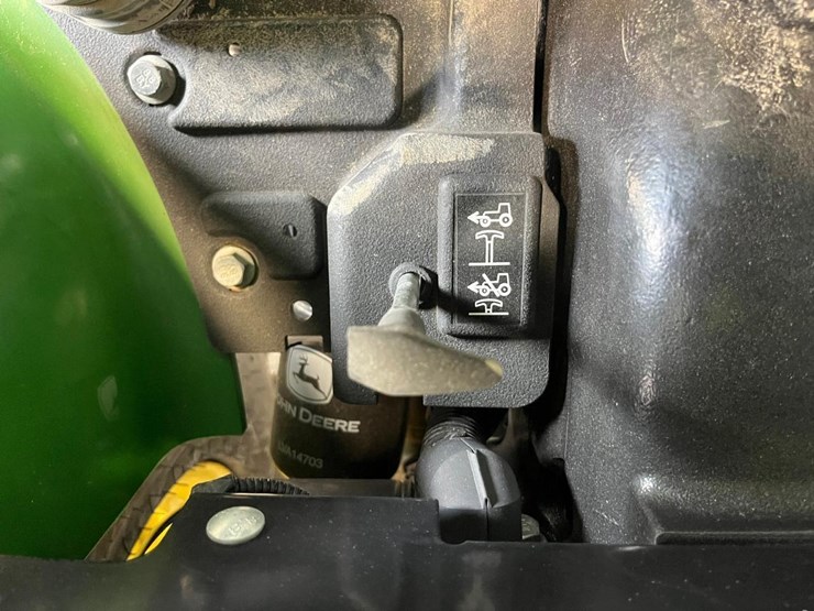 2019-john-deere-3025e-image-34