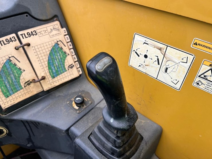 caterpillar-tl943-image-36