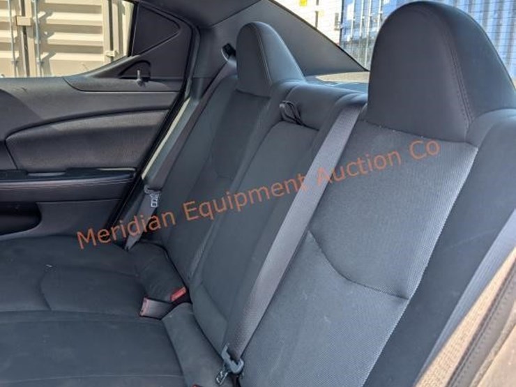 2014-dodge-avenger-sedan-image-35