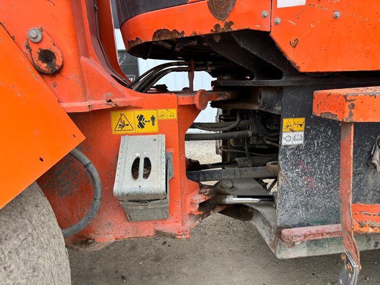 2016-doosan-dl250-image-13