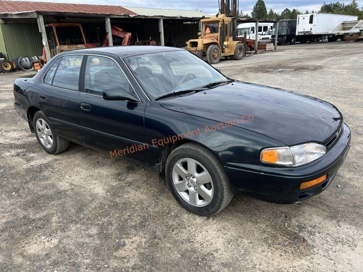 1995-toyota-camry-le-sedan-image-7